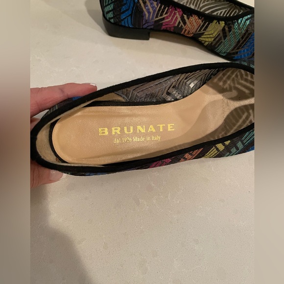 Stunning multicolored embroidered mesh flat - Picture 2 of 7